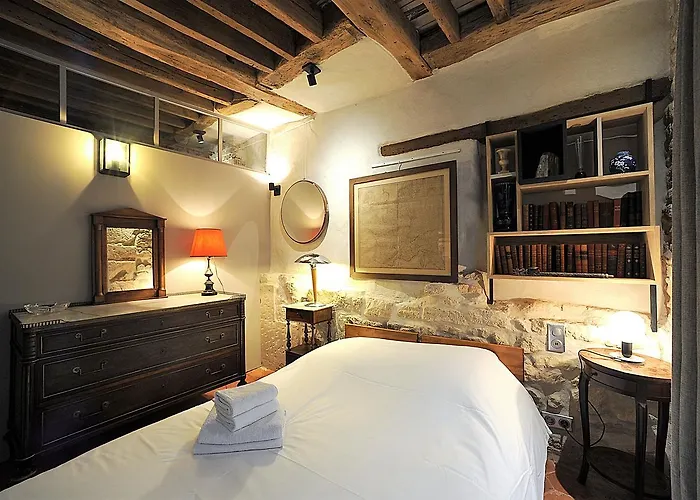 Beautiful In Historical Marais *