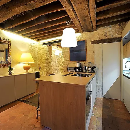 Apartment Beautiful In Historical Marais Paris