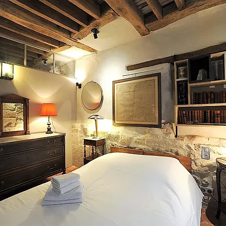 Beautiful In Historical Marais *