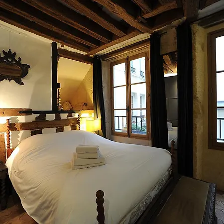 Beautiful In Historical Marais Apartment *