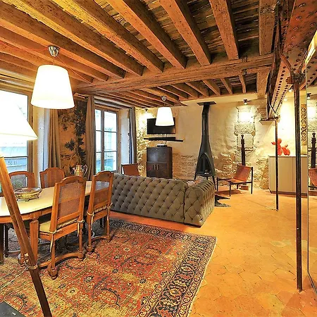 Apartment Beautiful In Historical Marais Paris