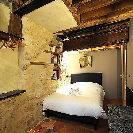 Appartamento Beautiful In Historical Marais *