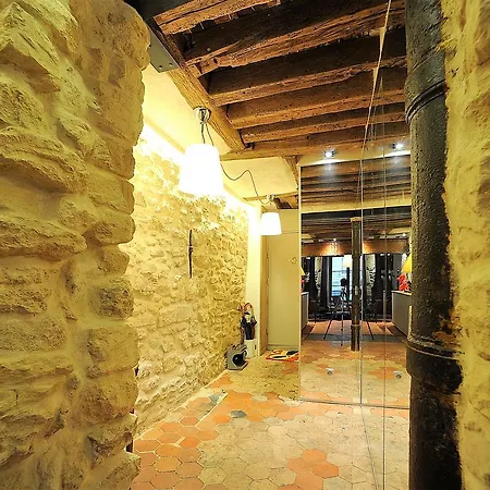 Beautiful In Historical Marais Apartment Paris