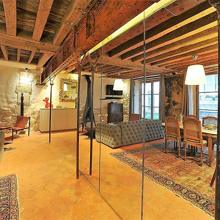 Beautiful In Historical Marais * Paris