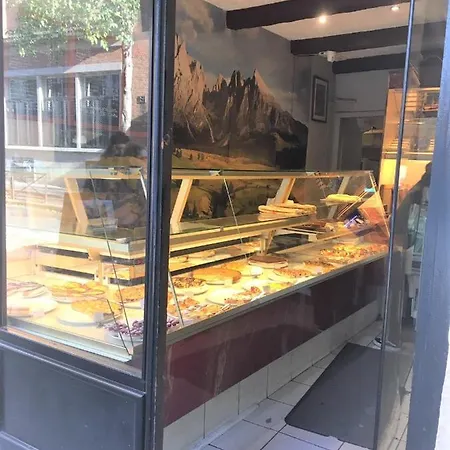 Beautiful In Historical Marais Apartment Paris