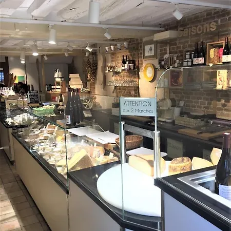 Beautiful In Historical Marais Apartment